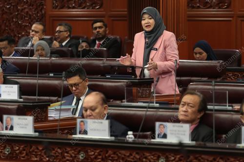 FADHLINA SIDEK