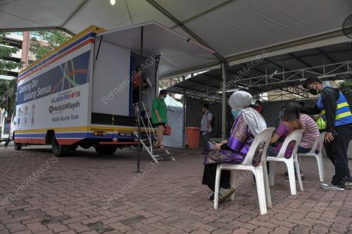 PUSAT PEMBERIAN VAKSIN COVID-19