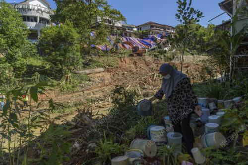 TINJAUAN TANAH RUNTUH KEMENSAH HEIGHT