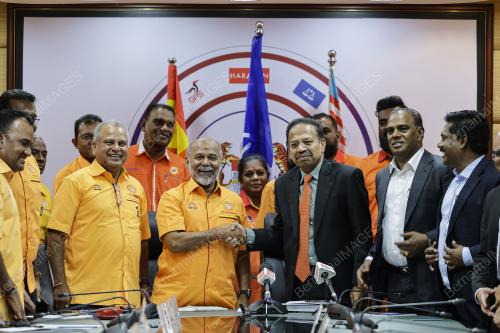 SIDANG MEDIA MAKKAL SAKTI DAN MIC