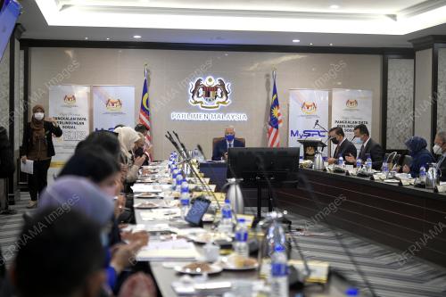 DATUK SERI ISMAIL SABRI YAAKOB