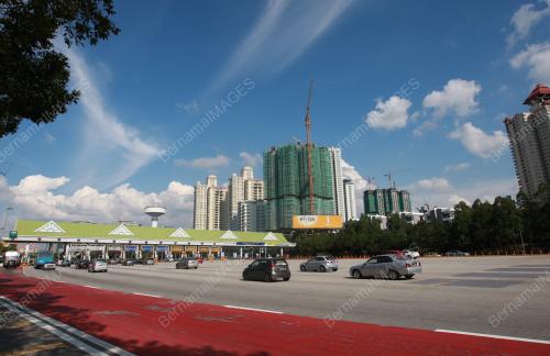 PLAZA TOL JALAN DUTA