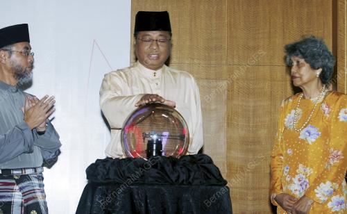 DATUK SERI ISMAIL SABRI YAAKOB
