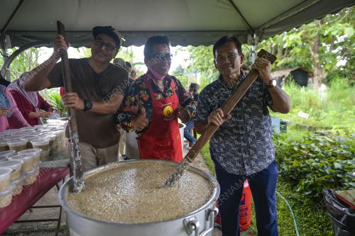 GOTONG ROYONG MASAK BUBUR LAMBUK KBSB
