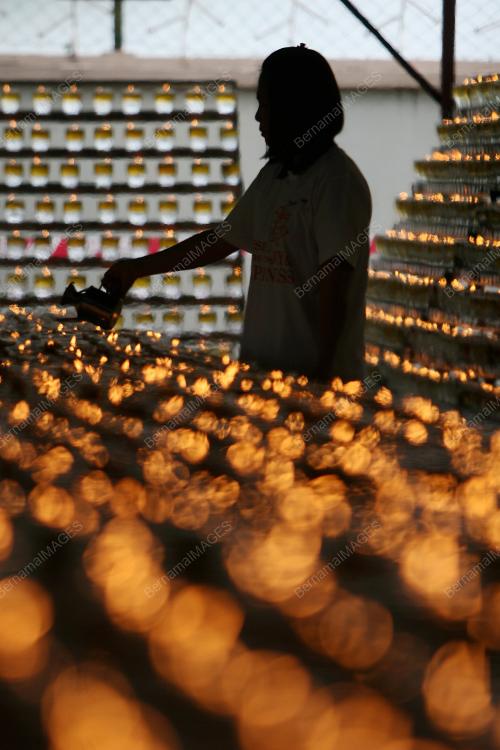 KL16_24052013_WESAK