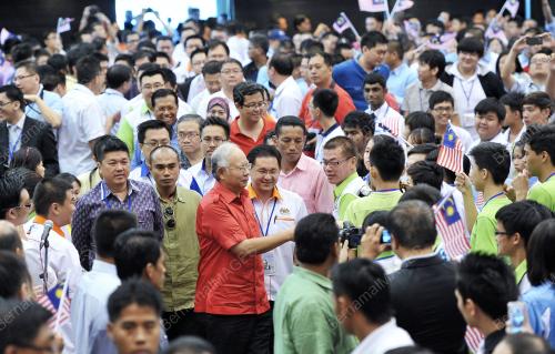 KL16_24062012_PM_BELIA_CINA