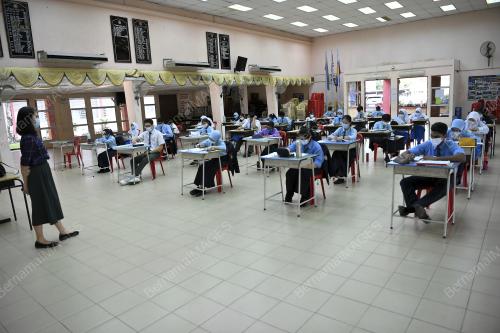 TINJAUAN HARI PERTAMA PEMBUKAAN SEKOLAH