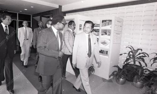 DR. MAHATHIR BIN MOHAMAD