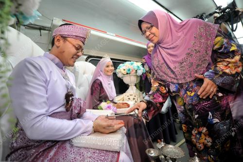KL16_24082013_WEDDING_ONBOARD