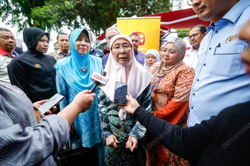 DATUK SERI DR WAN AZIZAH WAN ISMAIL