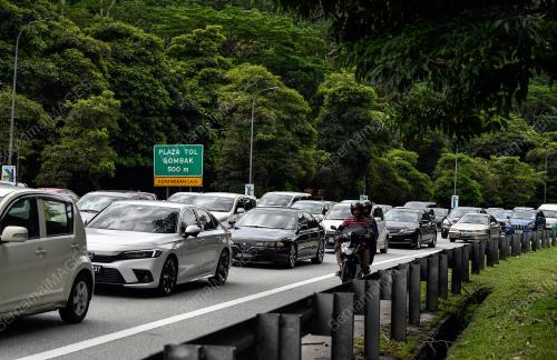 TINJAUAN ALIRAN TRAFIK TOL GOMBAK