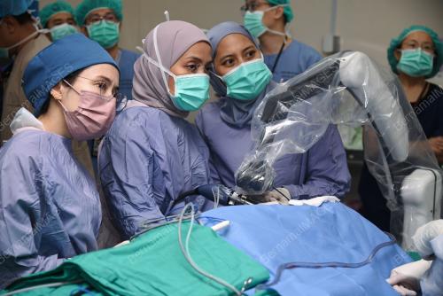 DR NOOR DINA HASHIM