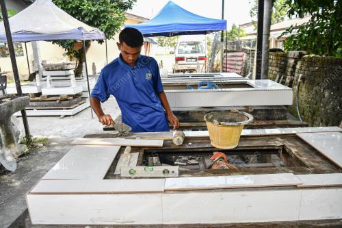 PEMBUAT KEPOK KUBUR