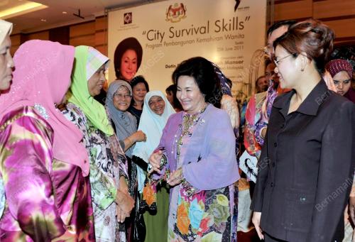 DATIN SERI ROSMAH MANSOR