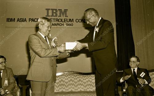 KL16_260390_IBM