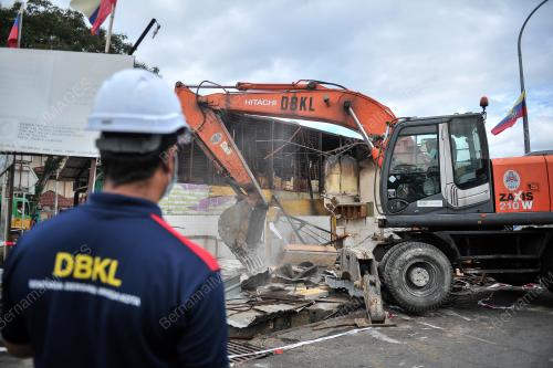 KERJA PEMBAIKAN STRUKTUR PENJAJA DI PASAR DATO KERAMAT