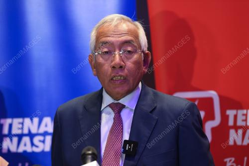 DATUK SERI MAHDZIR KHALID