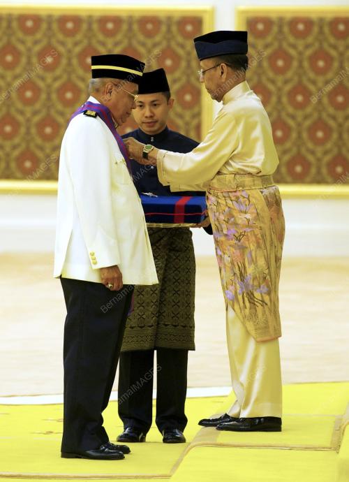 KL16_26092013_AGONG_PINGAT