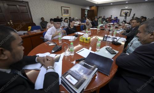 KL16_26092017_PELANCARAN_LAPORAN