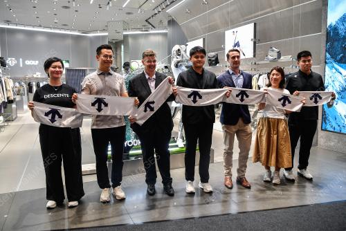 OPENING OF THE FIRST DESCENTE STORE IN SOUTH EAST ASIA