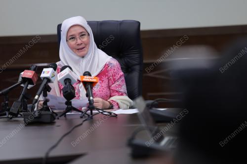 TUNKU AZIZAH AMINAH MAIMUNAH ISKANDARIAH