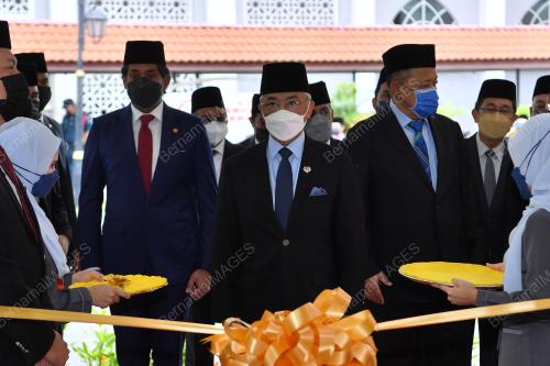 AL-SULTAN ABDULLAH RI'AYATUDDIN AL-MUSTAFA BILLAH SHAH