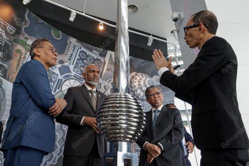 DR MOHAMED MUIZZU