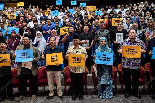 DATUK DR MOHD NAIM MOKHTAR