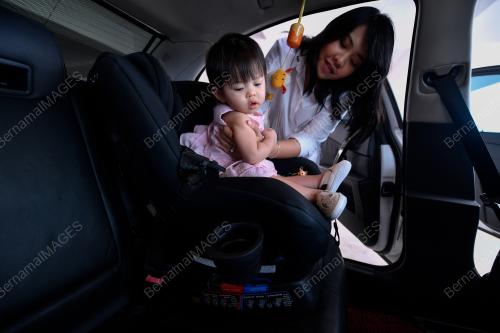 PELAKSANAAN MEWAJIBKAN KERUSI KESELAMATAN KANAK- KANAK