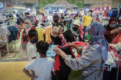 WARGA KOTA MEMBELI BELAH PERSIAPAN HARI RAYA