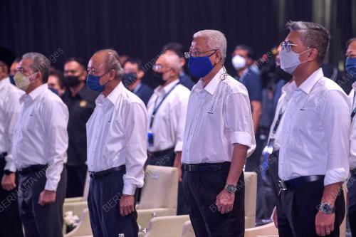 DATUK SERI ISMAIL SABRI YAAKOB