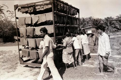 PEKERJA LADANG MENGADAKAN MOGOK