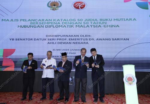 DATUK SERI PROF EMERITUS DR AWANG SARIYAN