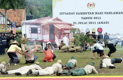 HARI PAHLAWAN