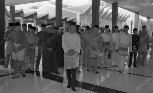 KL16_31072015_AGONG_SOLAT