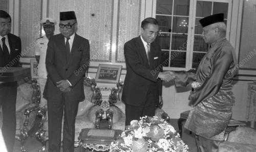 KL16_90583_NARASERU_MENGHADAP_AGONG_13012015
