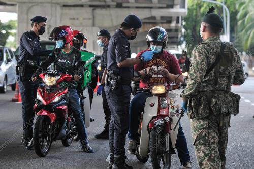 SEKATAN JALAN RAYA PERGERAKAN PENUH ATAU 'TOTAL LOCKDOWN'