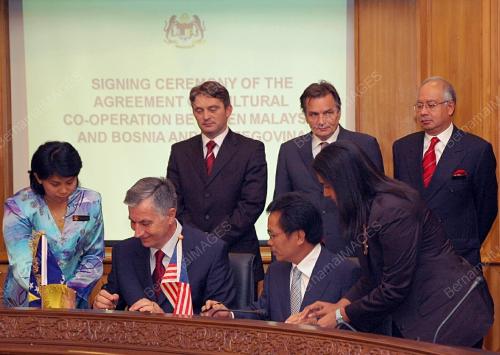 NAJIB TUN RAZAK