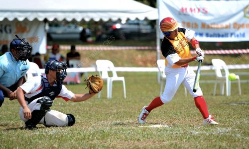 KL17_01072012_SOFTBALL