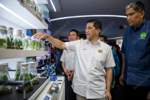 KL17_01122018_LAWATAN_BN201811305203