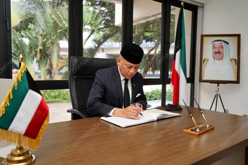 DATUK INDERA AHMAD FADIL SHAMSUDIN