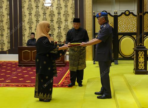 AL-SULTAN ABDULLAH RI'AYATUDDIN AL-MUSTAFA BILLAH SHAH