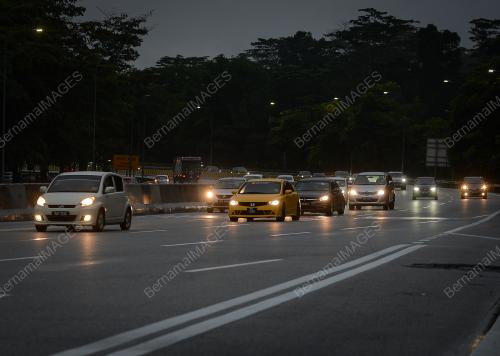 TINJAUAN ORANG RAMAI PULANG DARI KAMPUNG