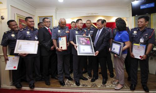 KL17_04012017_PEGAWAI