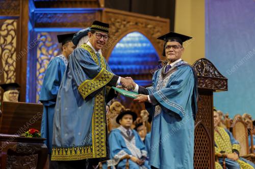 TAN SRI ADNAN YAAKOB