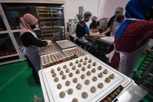 KHM FOODIES SDN BHD