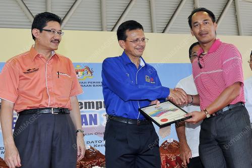 KL17_06042013_PENYERAHAN