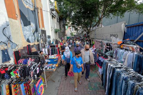 PASAR KARAT TUMPUAN HUJUNG MINGGU WARGA KOTA