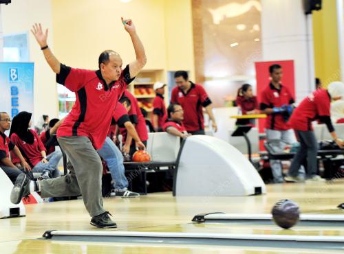 KL17_07012012_BOWLING