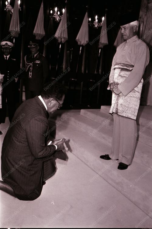 SULTAN AZLAN MUHIBBUDDIN SHAH